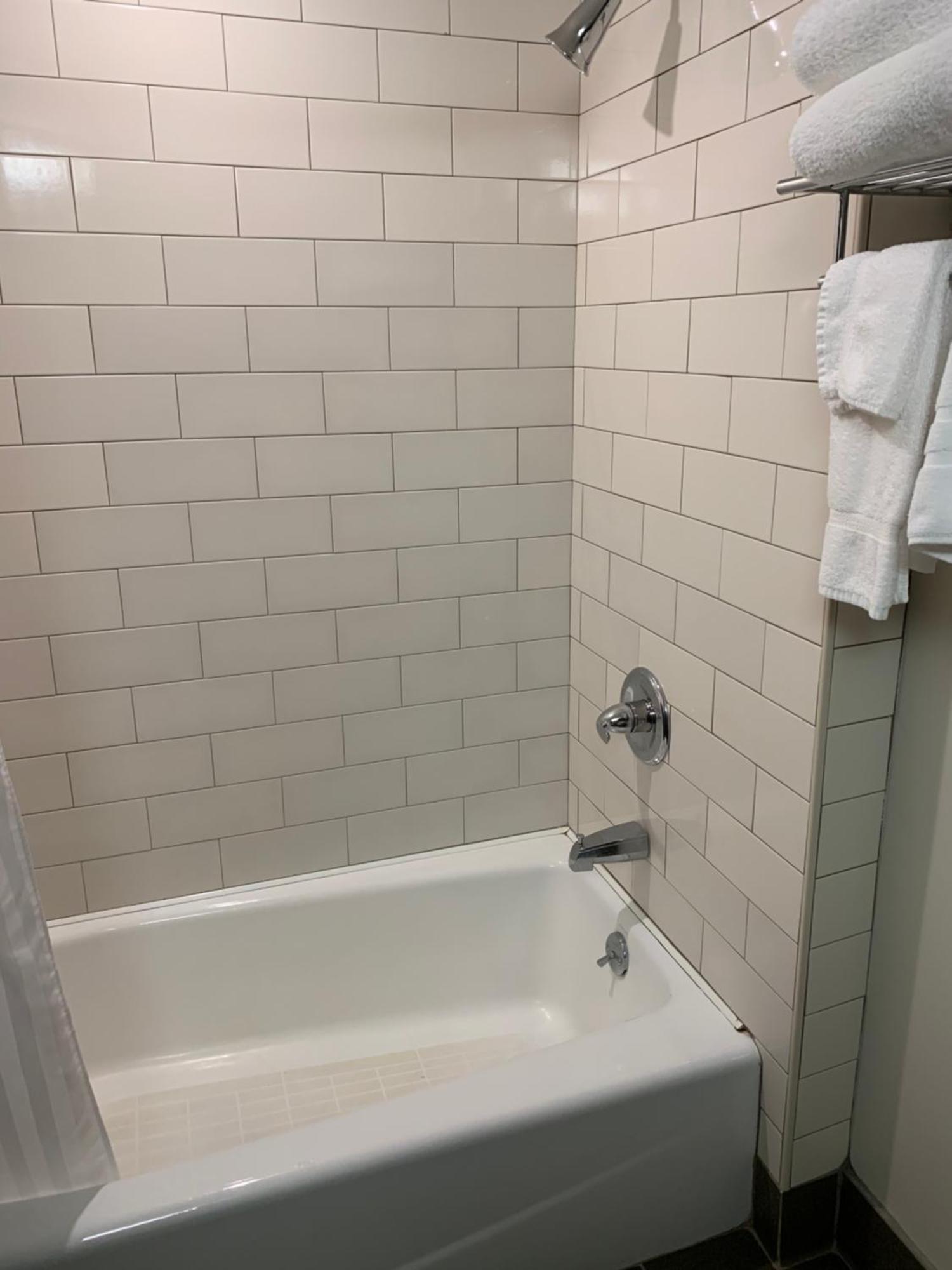 Kanuga Inn & Lodging 亨德森维尔 外观 照片