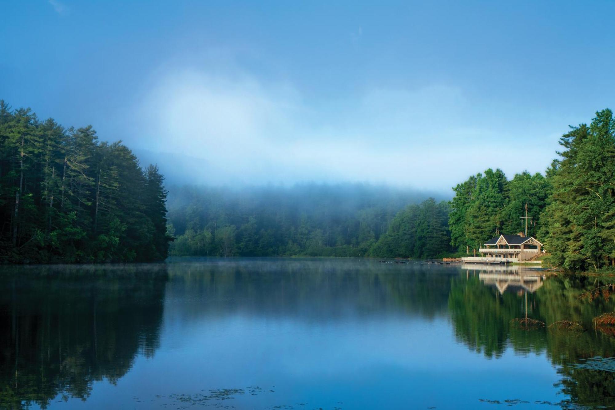 Kanuga Inn & Lodging 亨德森维尔 外观 照片