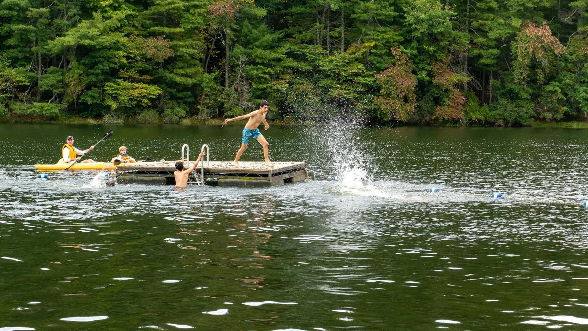 Kanuga Inn & Lodging 亨德森维尔 外观 照片